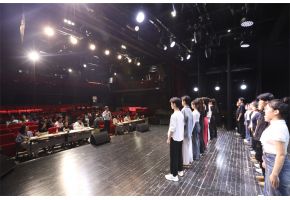 中国爸爸小树林操女人逼免费视频高三年级表演专业举行阶段考试